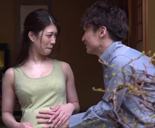 Mẹ vợ nứng lồn khi thấy con rể đang đụ